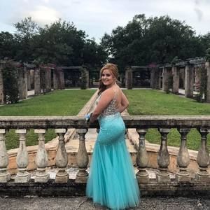 Meet your Posher, Mirella